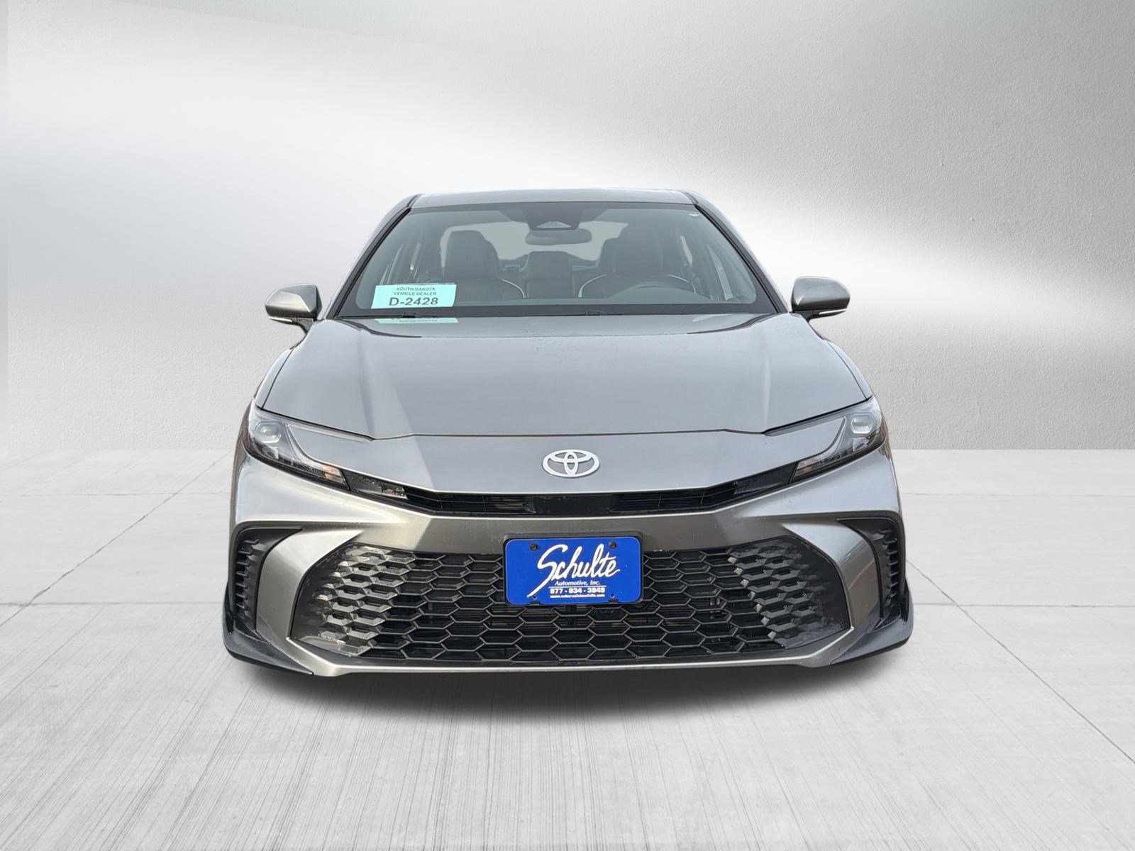 Used 2025 Toyota Camry SE image 2