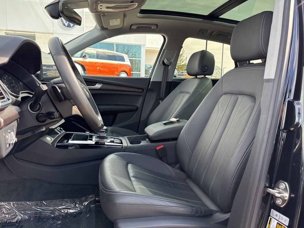 Used 2023 Audi Q5 2.0T Premium w/ Convenience Package image 9