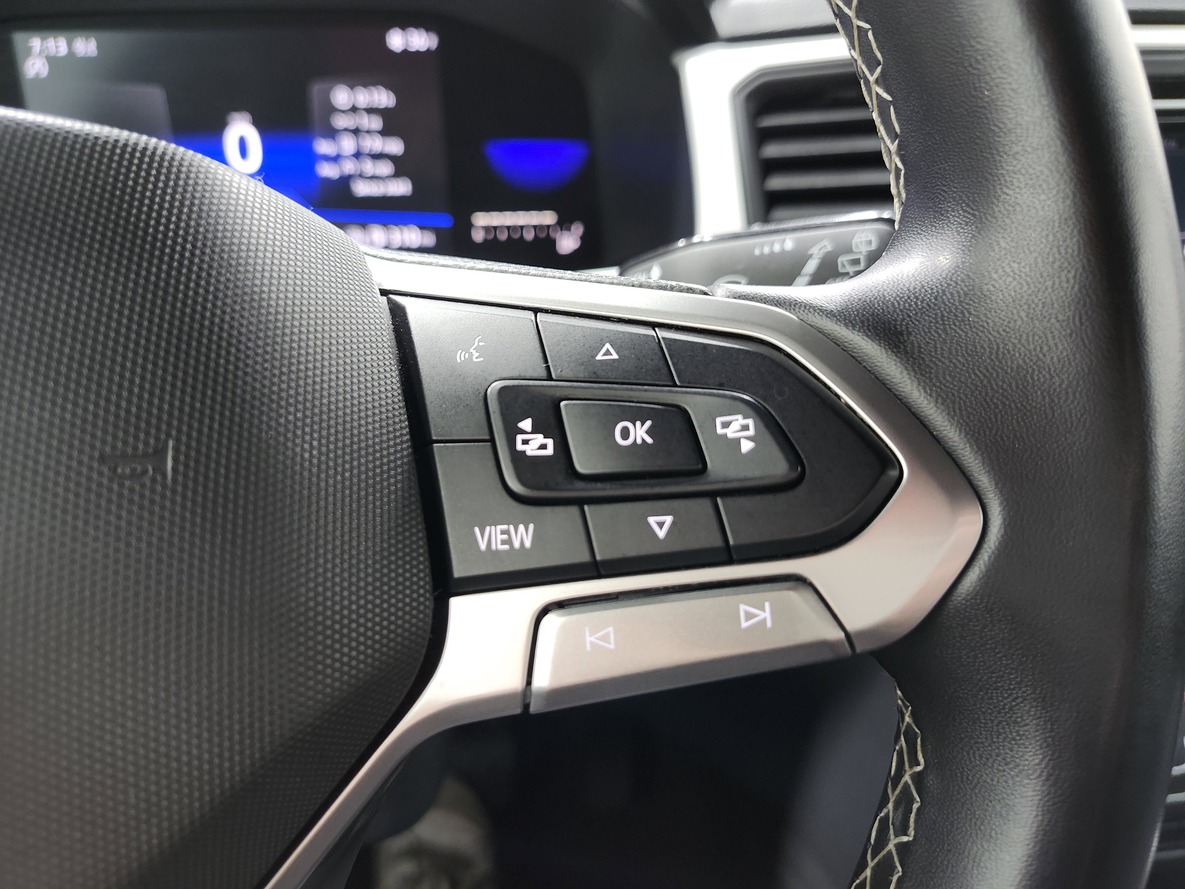 Used 2022 Volkswagen Atlas Cross Sport SE image 34