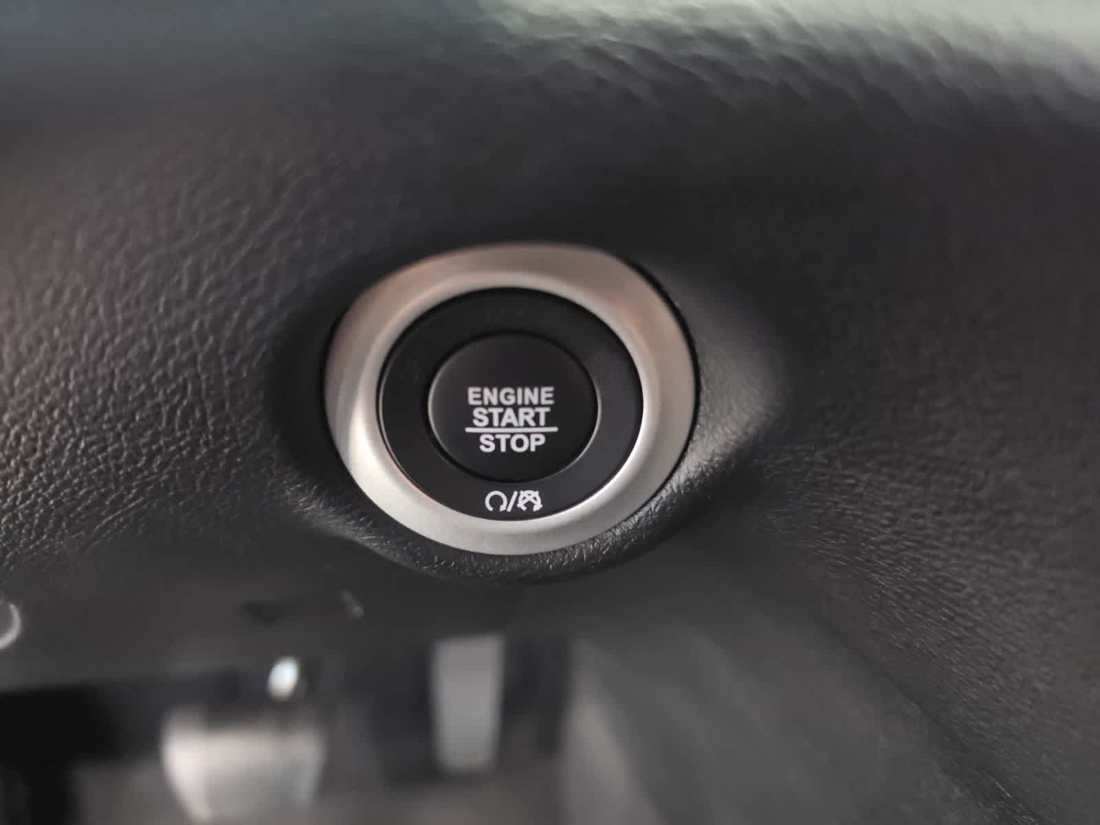 Used 2025 Chrysler Pacifica Select FWD image 21