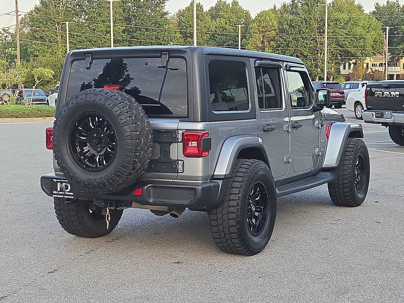 Used 2018 Jeep Wrangler Unlimited Sahara AWD/4WD image 5