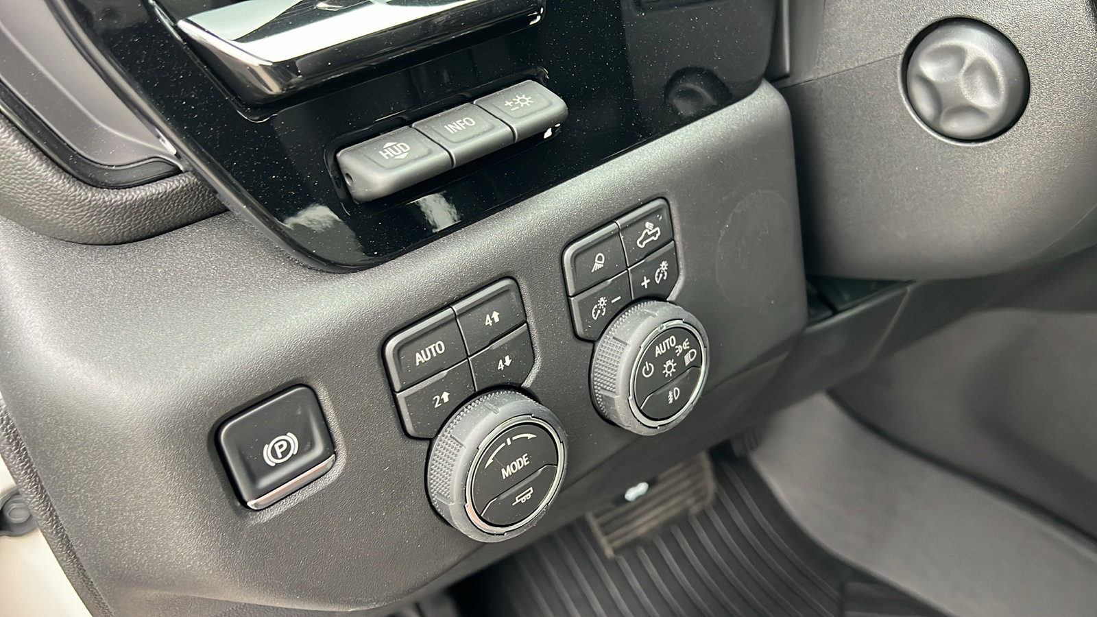 New 2026 Chevrolet Silverado 1500 ZR2 image 32