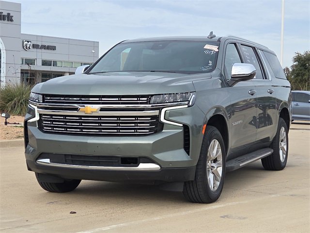 Used 2023 Chevrolet Suburban Premier image 3