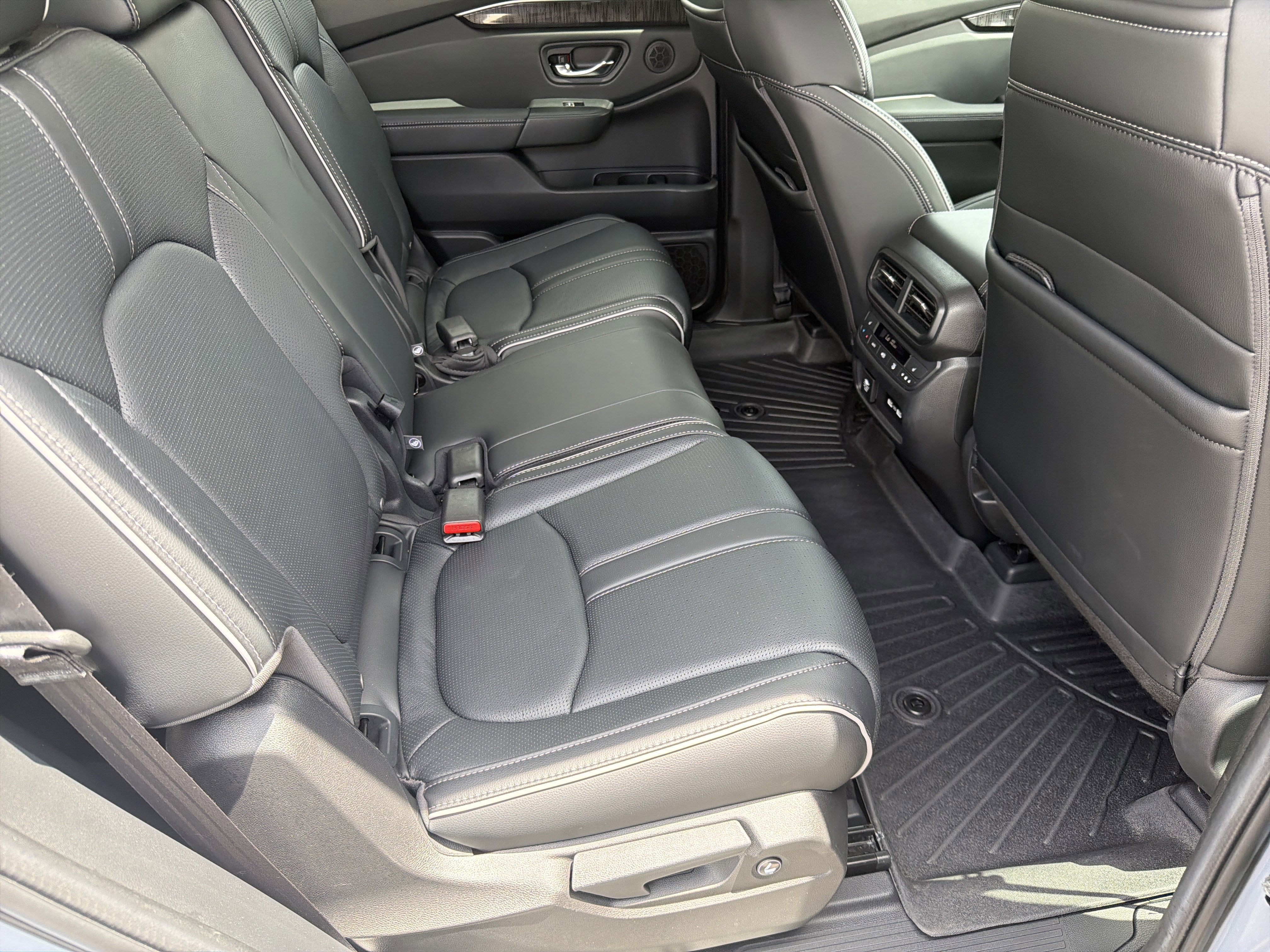 Used 2023 Honda Pilot Elite image 25