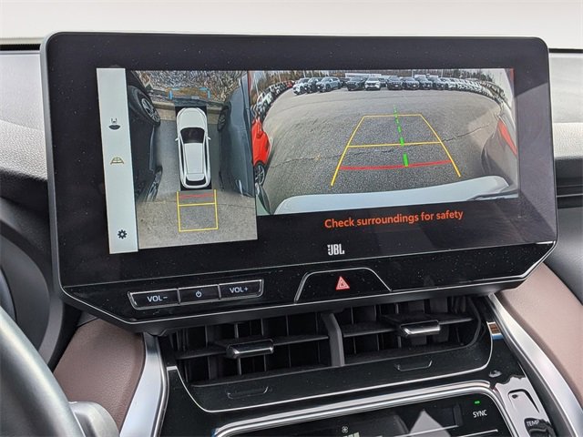 Used 2024 Toyota Venza Limited image 18