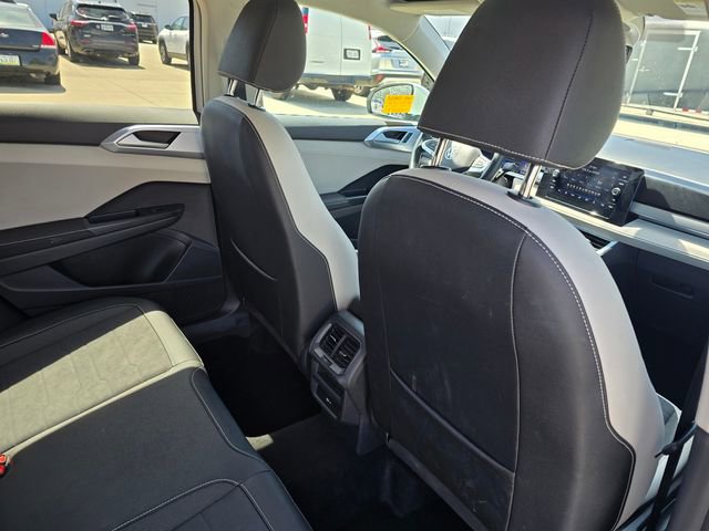 Used 2025 Volkswagen Taos SE AWD/4WD image 13