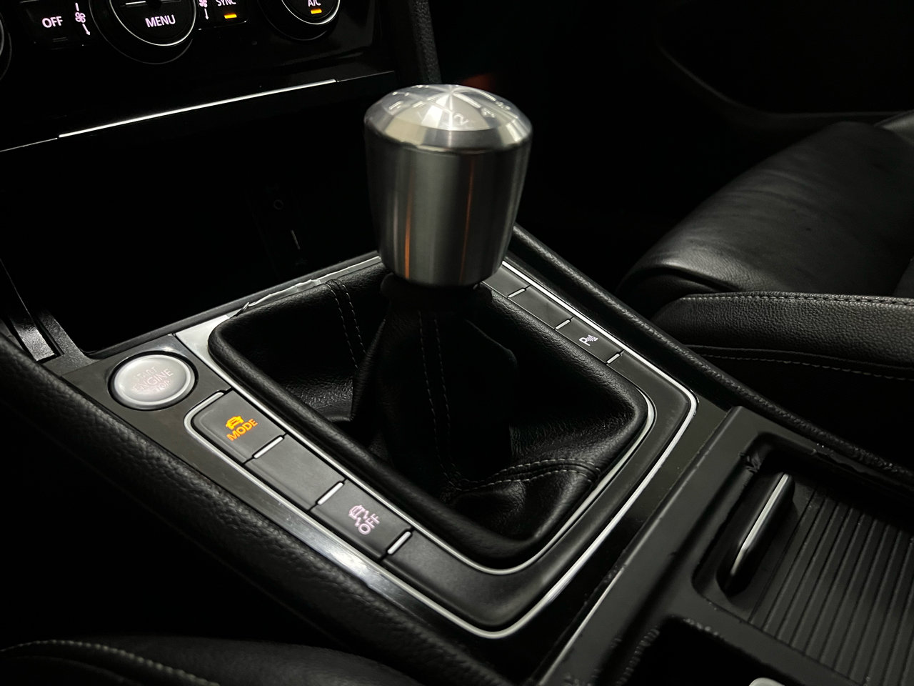 Used 2017 Volkswagen Golf R 4-Door image 21