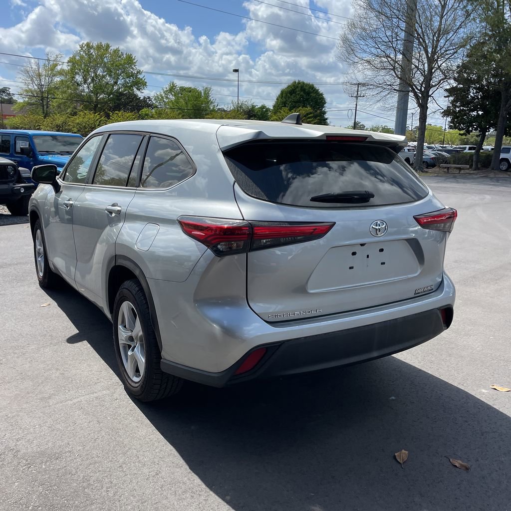 Used 2023 Toyota Highlander L image 3