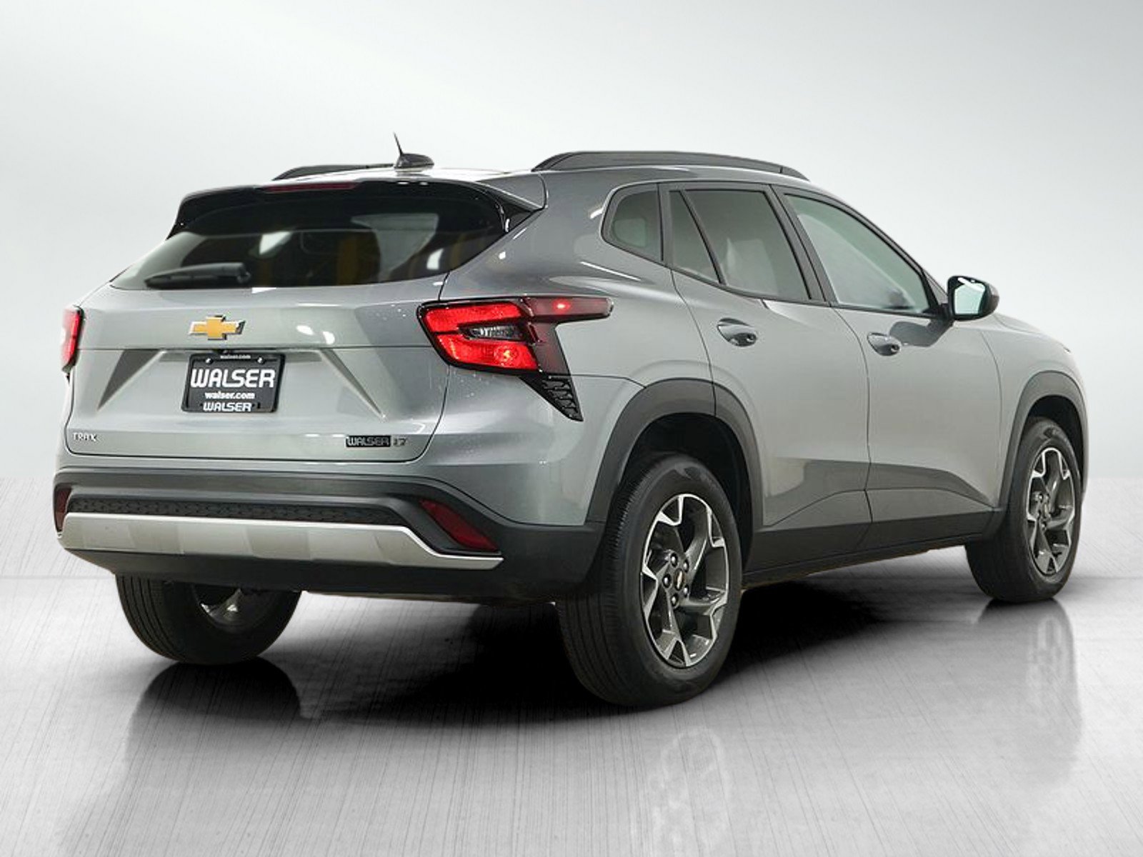 Used 2024 Chevrolet Trax LT w/ Driver Confidence Package FWD image 5