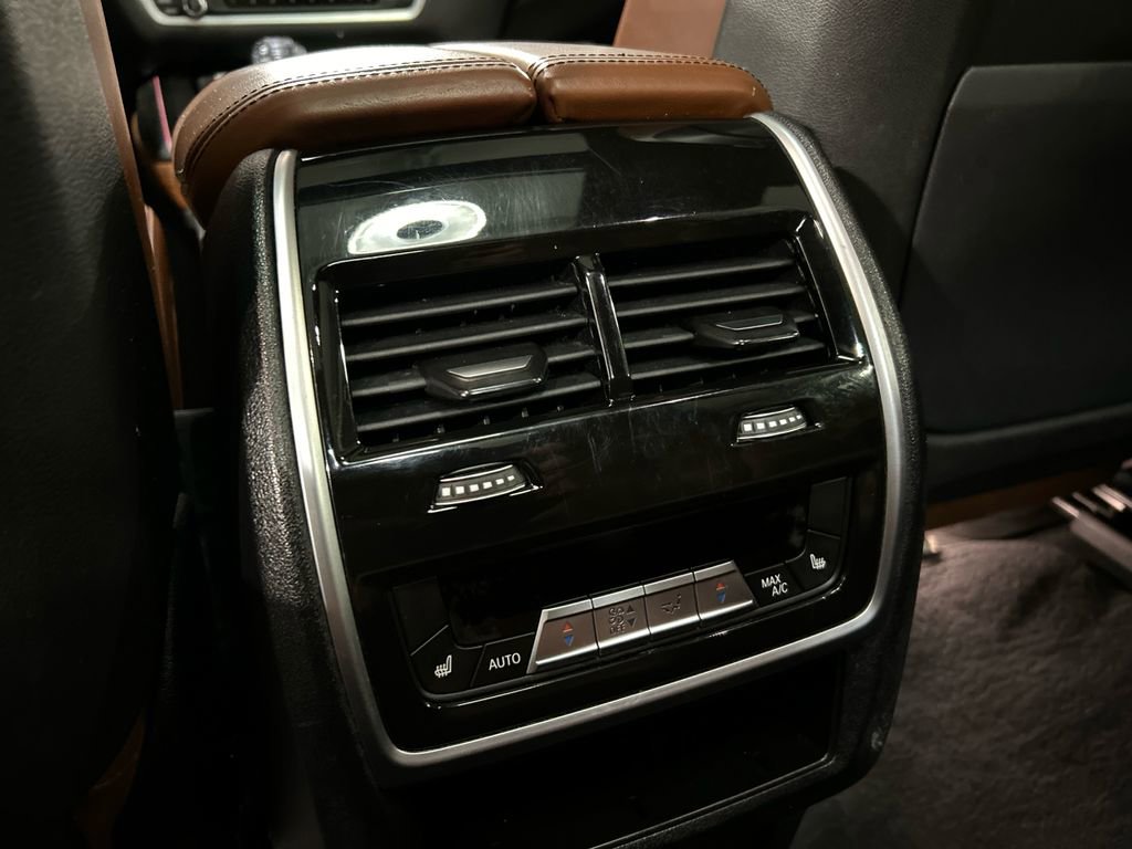 Used 2022 BMW X7 M50i AWD/4WD image 27