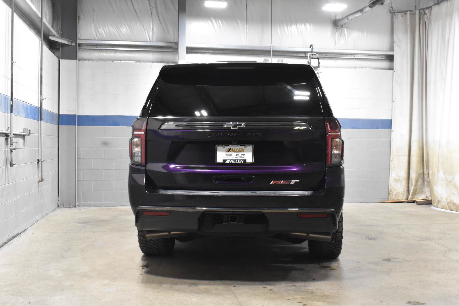Used 2022 Chevrolet Suburban RST w/ Luxury Package AWD/4WD image 24