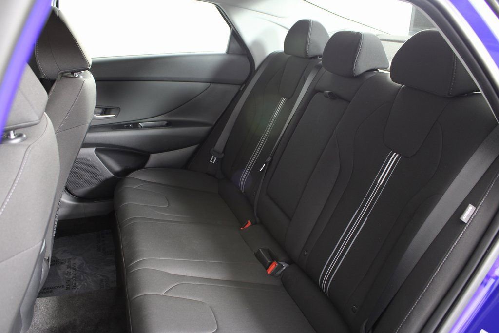 Certified 2025 Hyundai Elantra SEL image 18