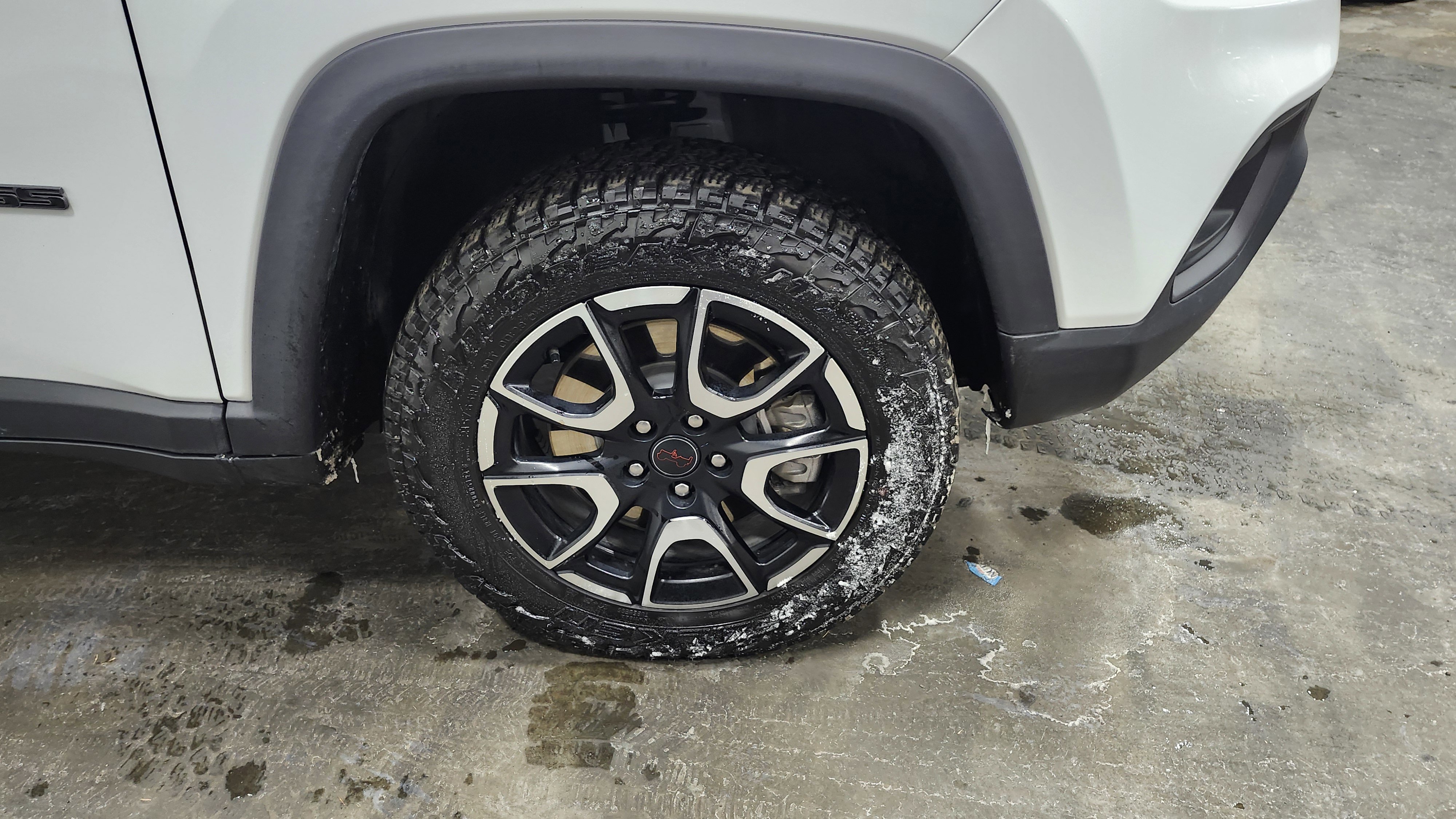 Used 2025 Jeep Compass Trailhawk image 11