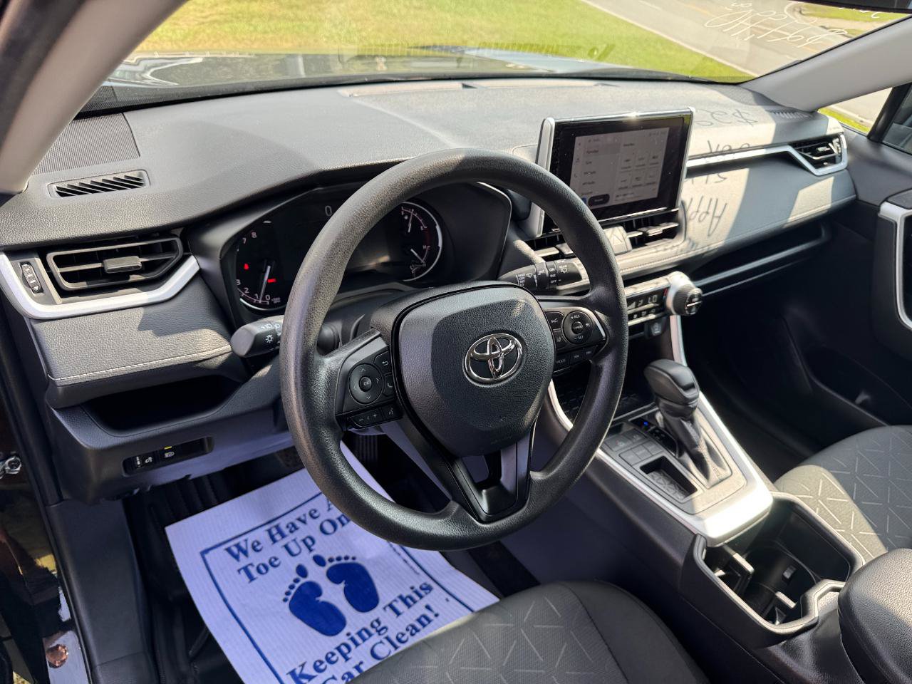 Used 2024 Toyota RAV4 XLE FWD image 22