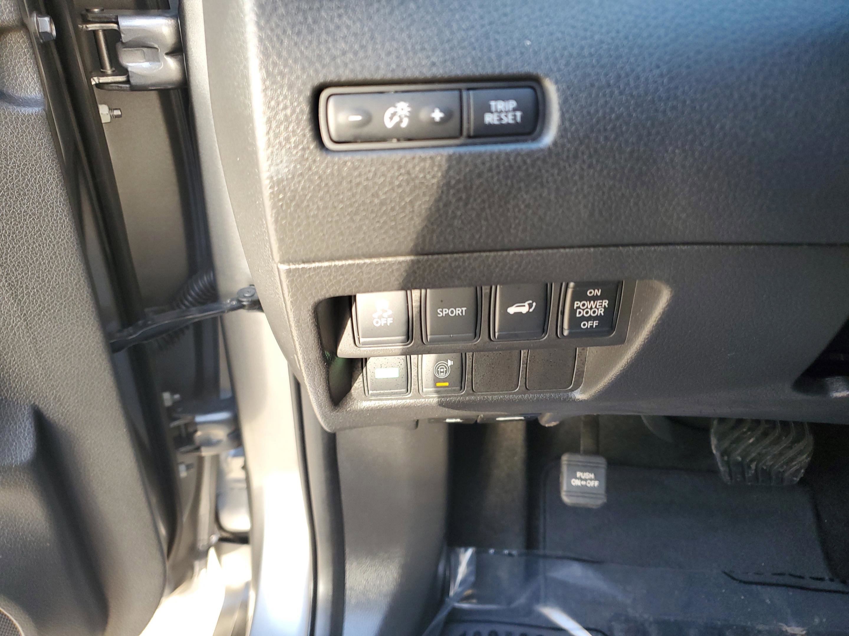 Used 2016 Nissan Rogue SV w/ SV Premium Package image 31