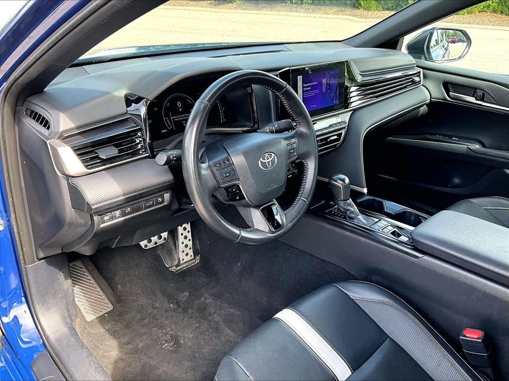 Used 2025 Toyota Camry SE FWD image 8