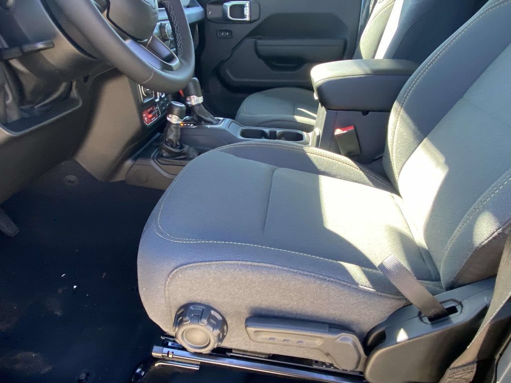 New 2026 Jeep Gladiator Sport AWD/4WD image 11