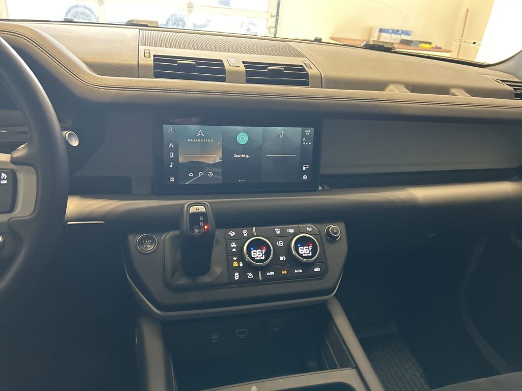 Used 2023 Land Rover Defender 90 X-Dynamic SE image 7