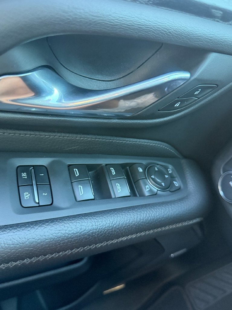 Used 2023 GMC Yukon Denali AWD/4WD image 37