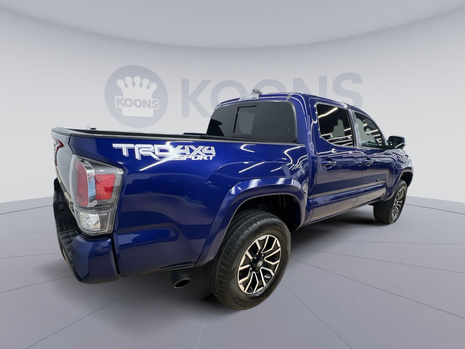 Used 2022 Toyota Tacoma TRD Sport w/ Technology Package AWD/4WD image 2
