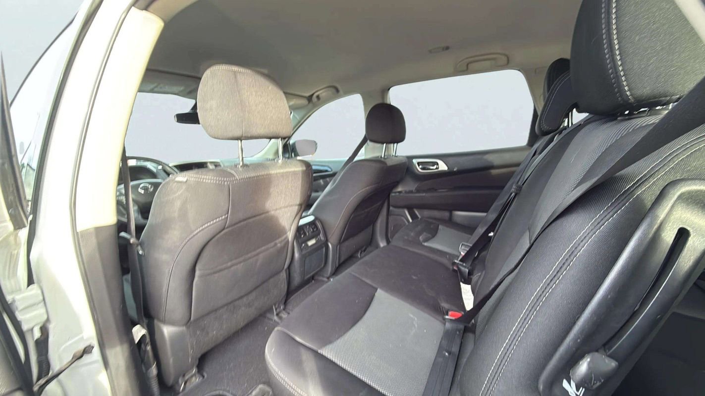 Used 2017 Nissan Pathfinder SV image 15