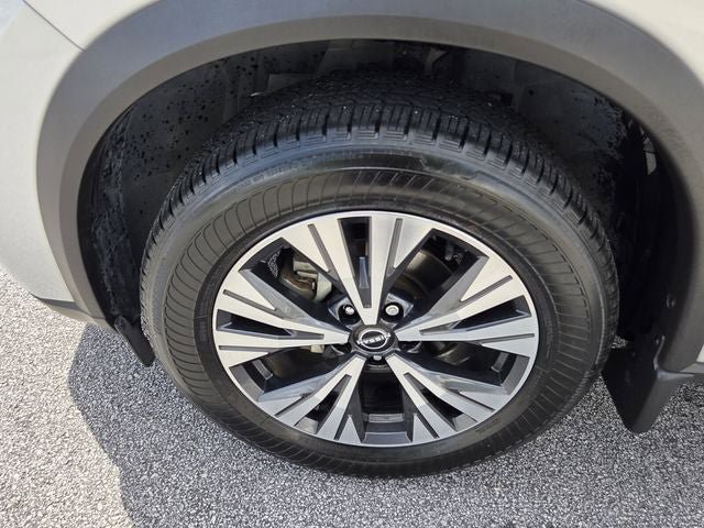Used 2023 Nissan Rogue SV FWD image 9