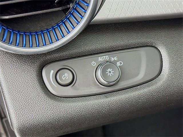 Used 2025 Chevrolet Trax LT w/ LT Convenience Package image 10