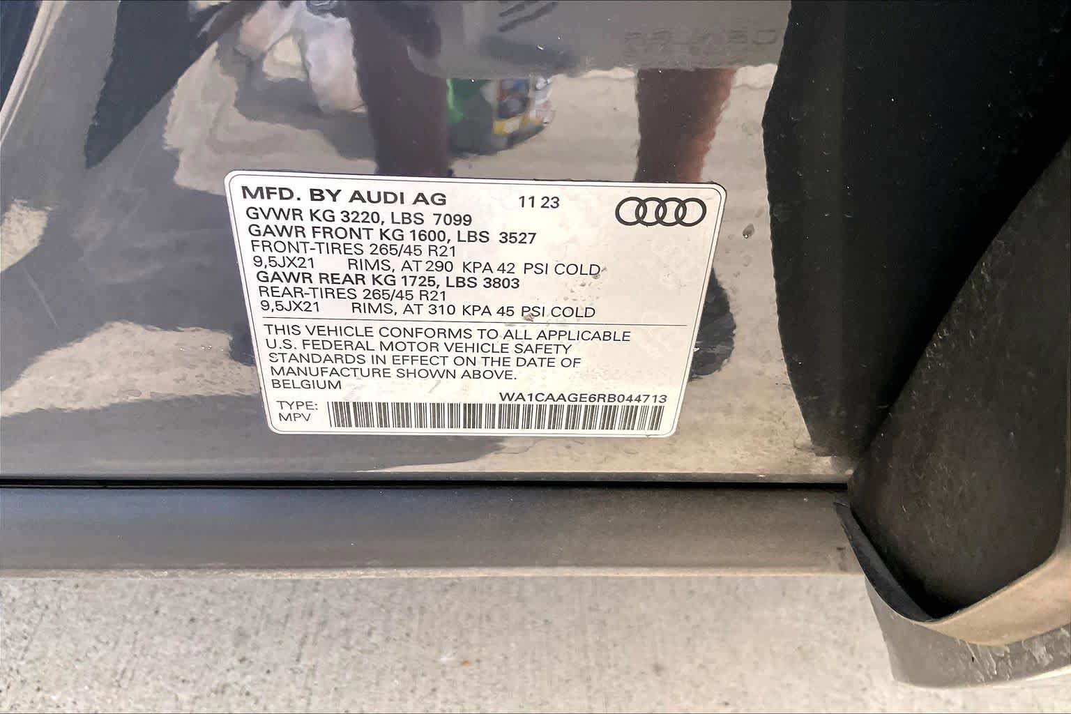 Used 2024 Audi Q8 e-tron Premium Plus w/ Premium Plus Package AWD/4WD image 33