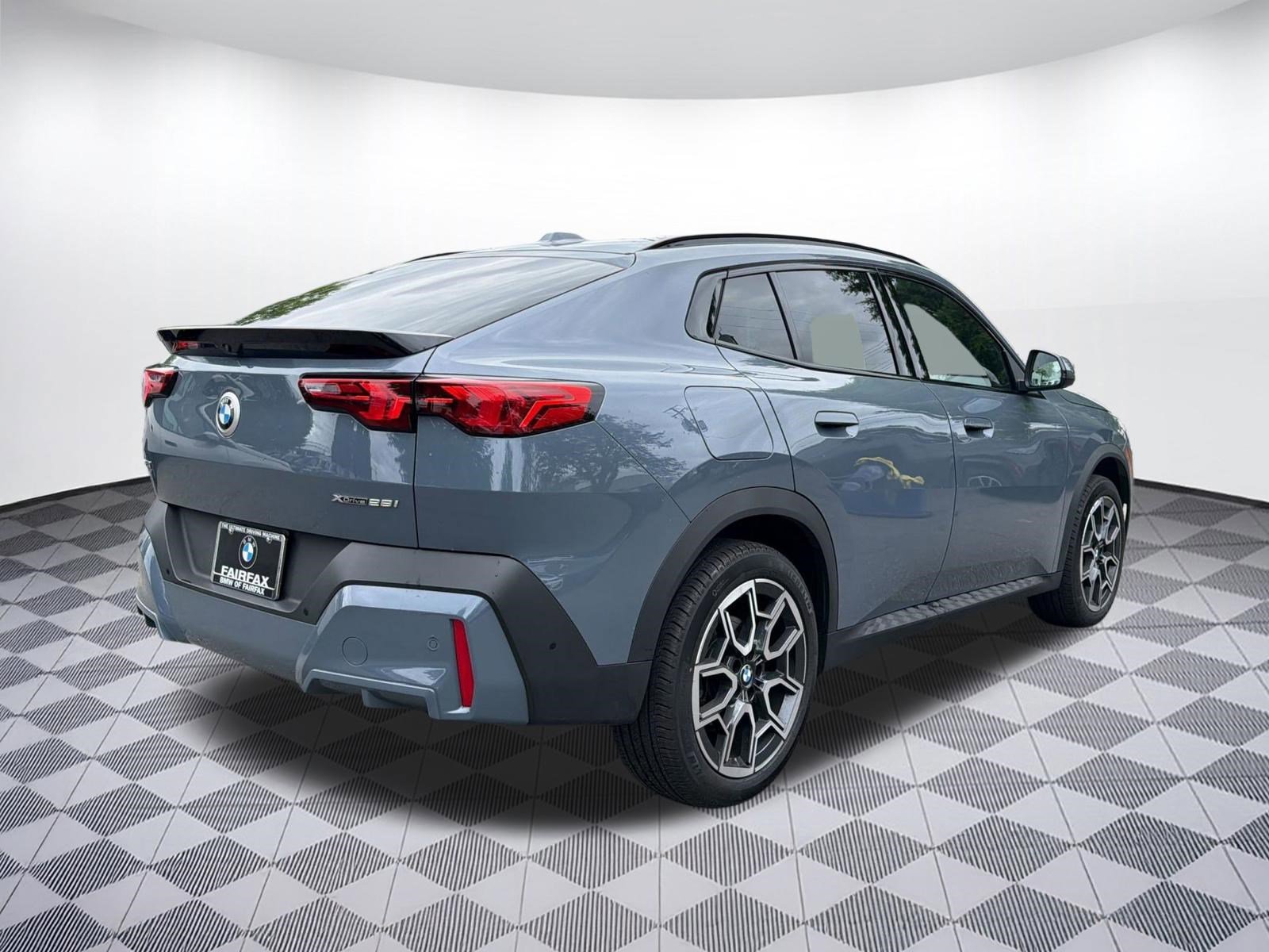 Certified 2025 BMW X2 xDrive28i w/ Premium Package AWD/4WD image 8