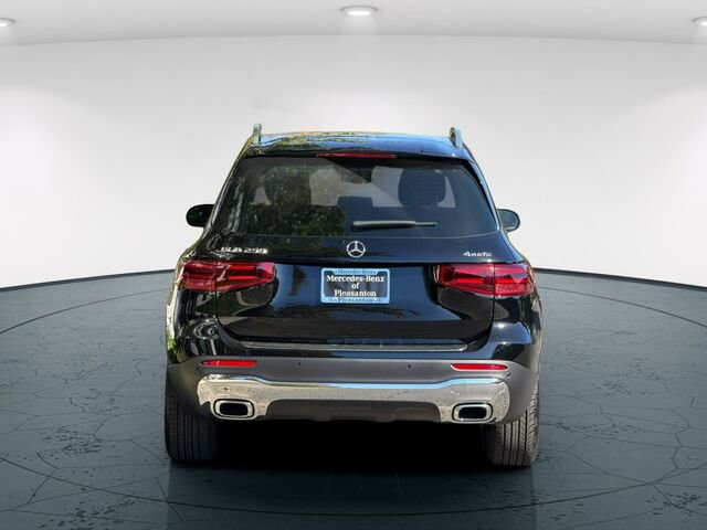 Used 2025 Mercedes-Benz GLB 250 4MATIC image 6