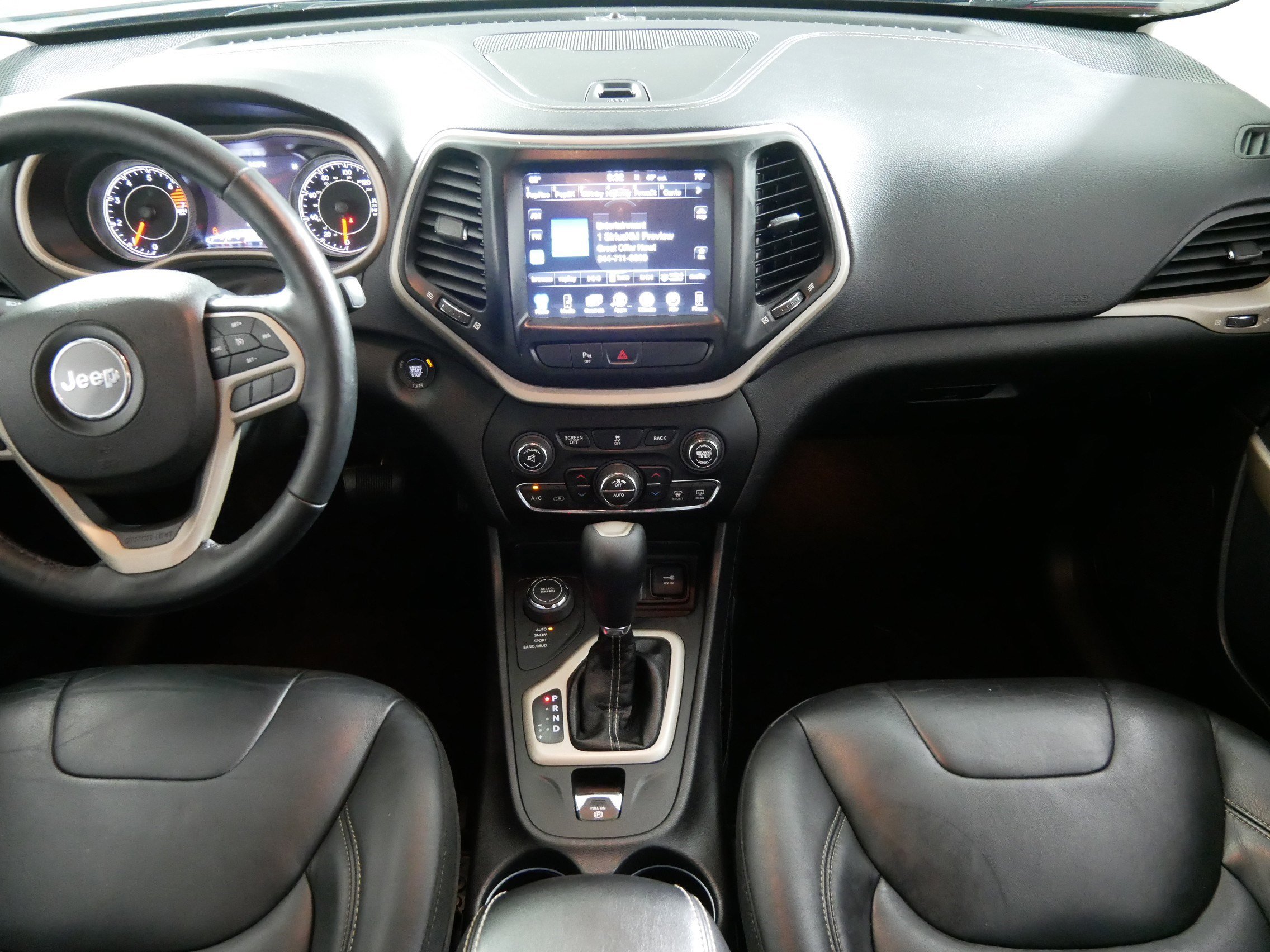 Used 2018 Jeep Cherokee Limited image 10