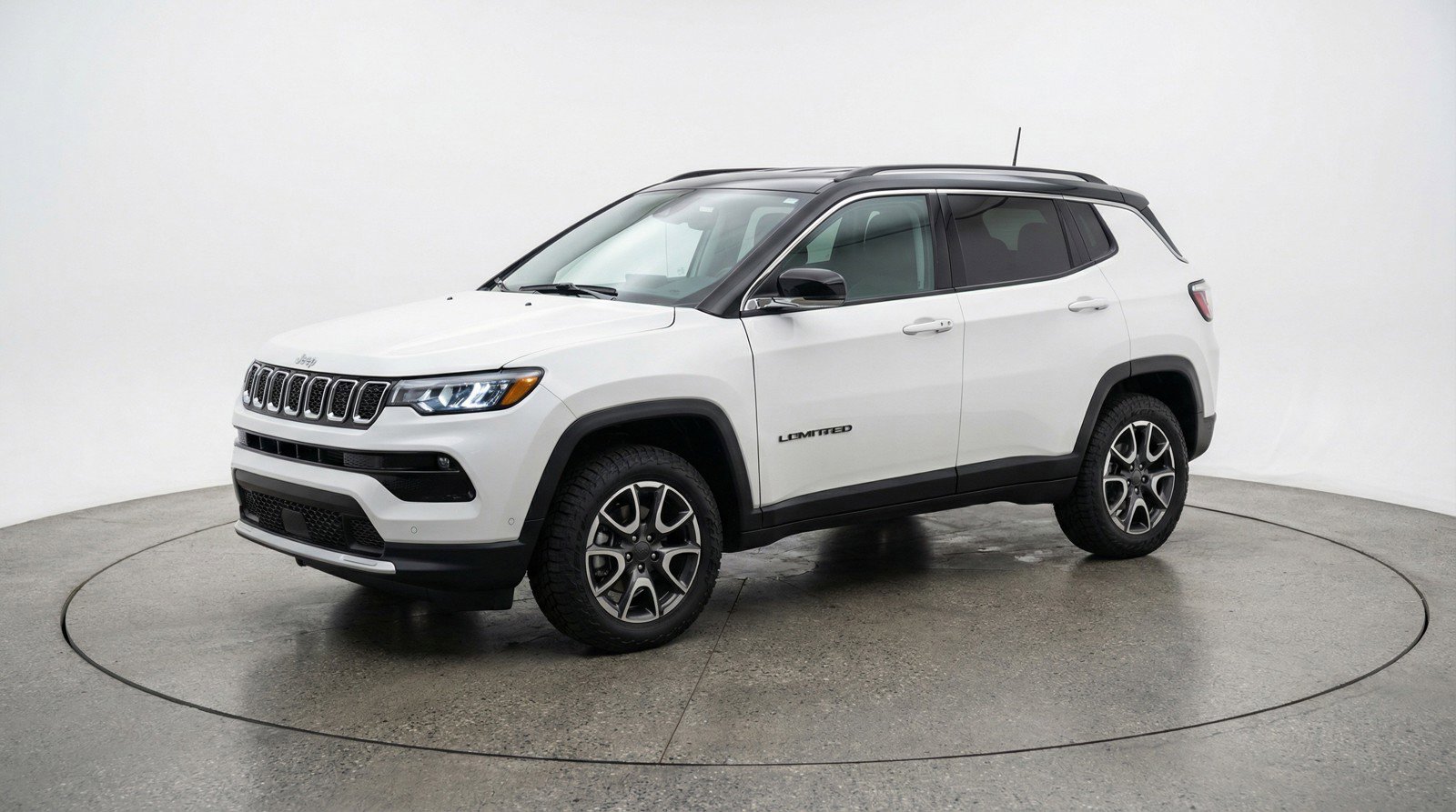 Used 2025 Jeep Compass Trailhawk image 3