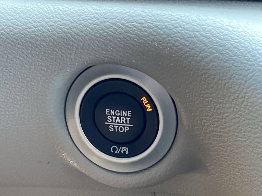 Used 2022 Chrysler Voyager LX FWD image 12