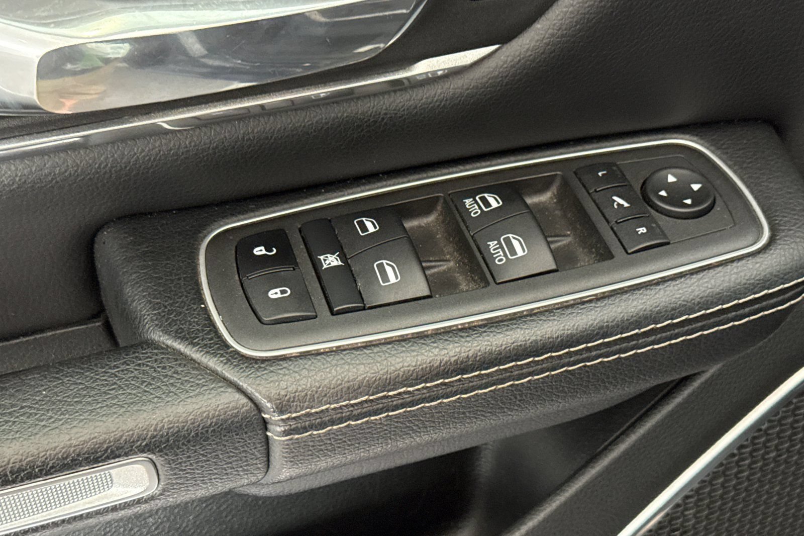 Used 2022 RAM 1500 Laramie AWD/4WD image 11