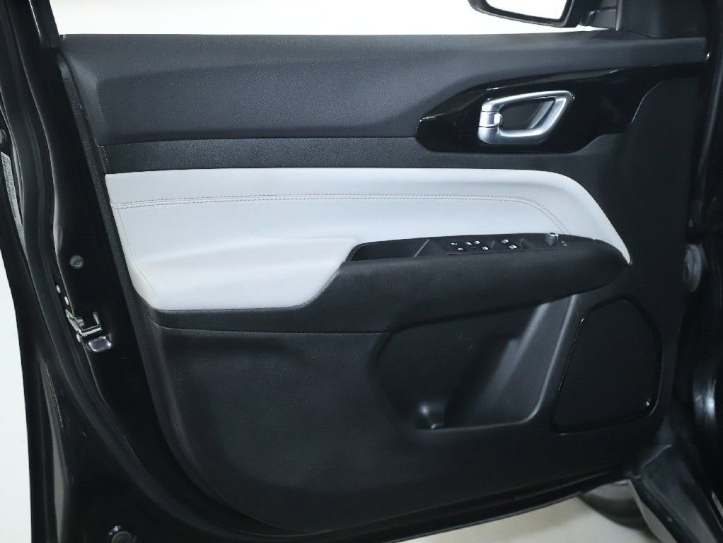 Used 2024 Jeep Compass Limited image 15