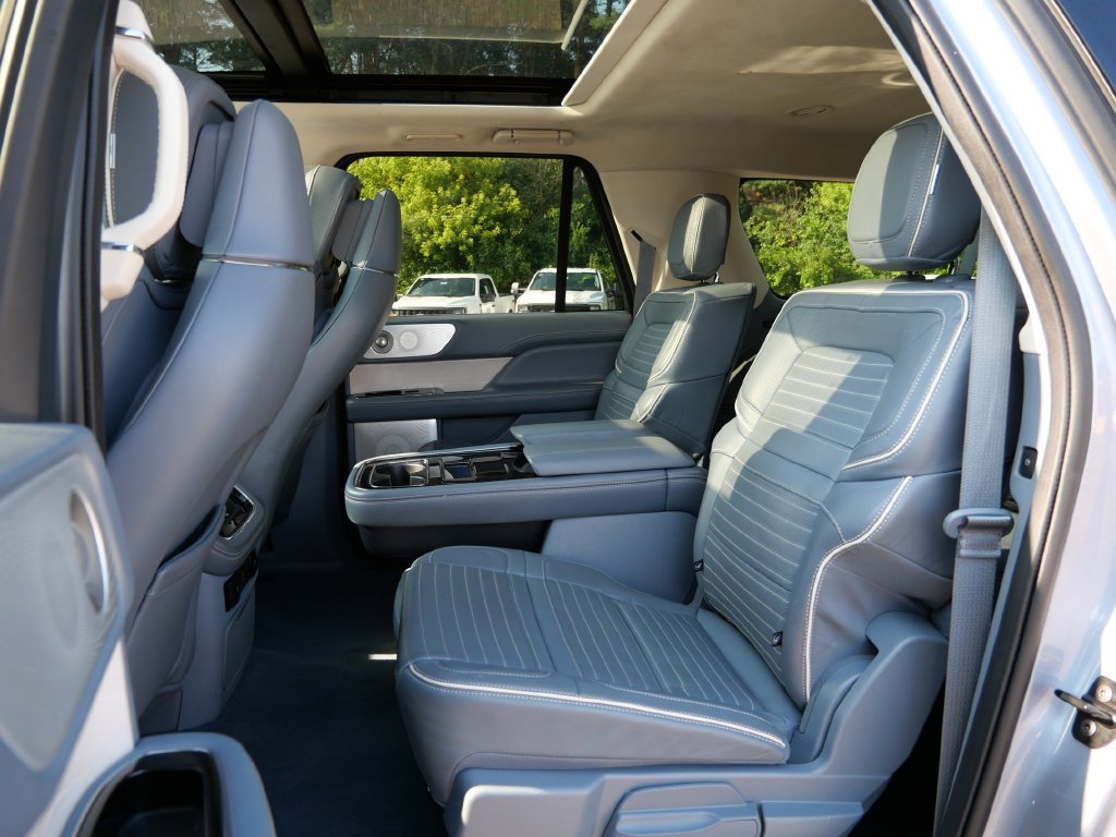 Used 2024 Lincoln Navigator L Black Label AWD/4WD image 15