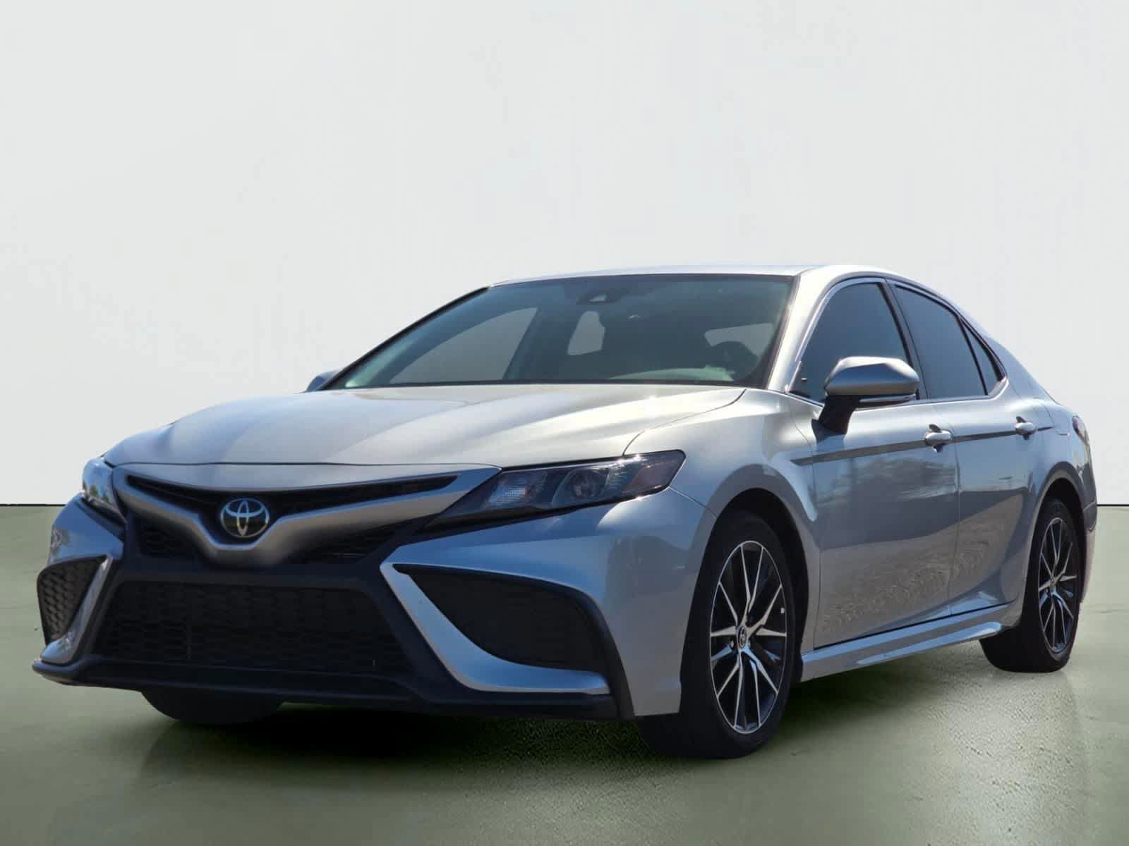 Used 2023 Toyota Camry SE FWD image 2