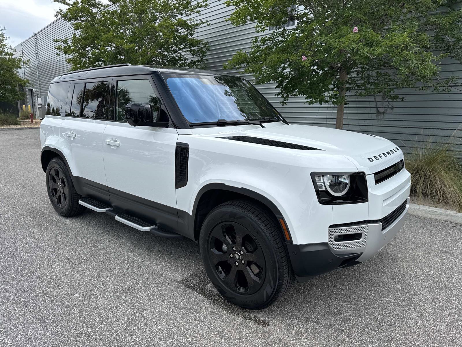 Used 2022 Land Rover Defender 110 S AWD/4WD image 4