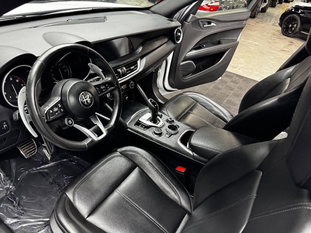 Used 2023 Alfa Romeo Stelvio Sprint image 33