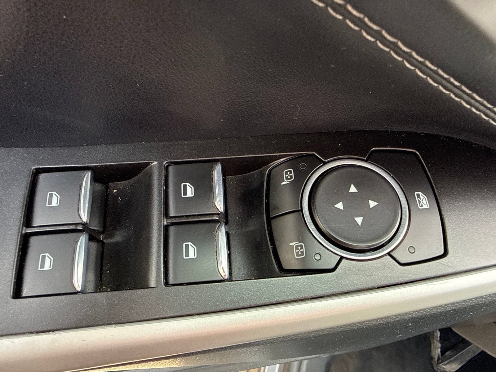 Used 2021 Ford Explorer XLT w/ Equipment Group 202A AWD/4WD image 17