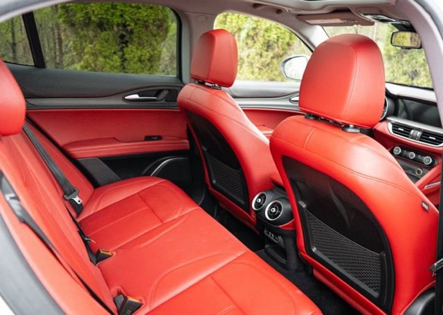 Used 2021 Alfa Romeo Stelvio Ti w/ Premium Package image 31