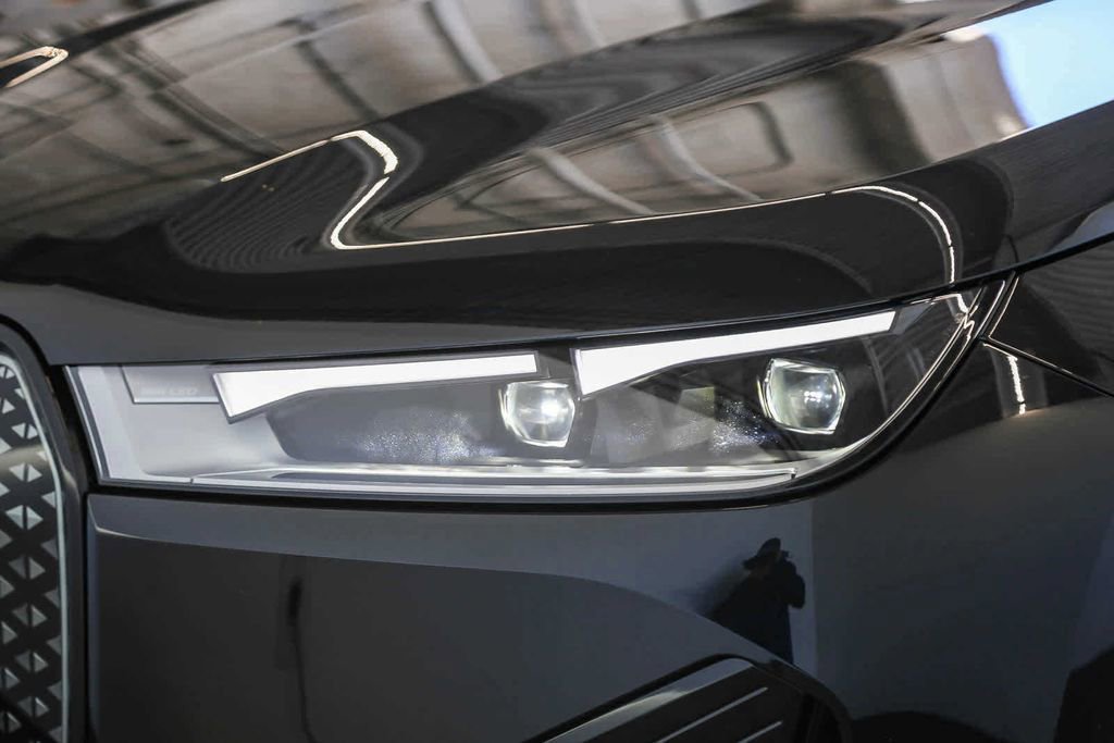Used 2025 BMW iX xDrive50 w/ Premium Package image 8