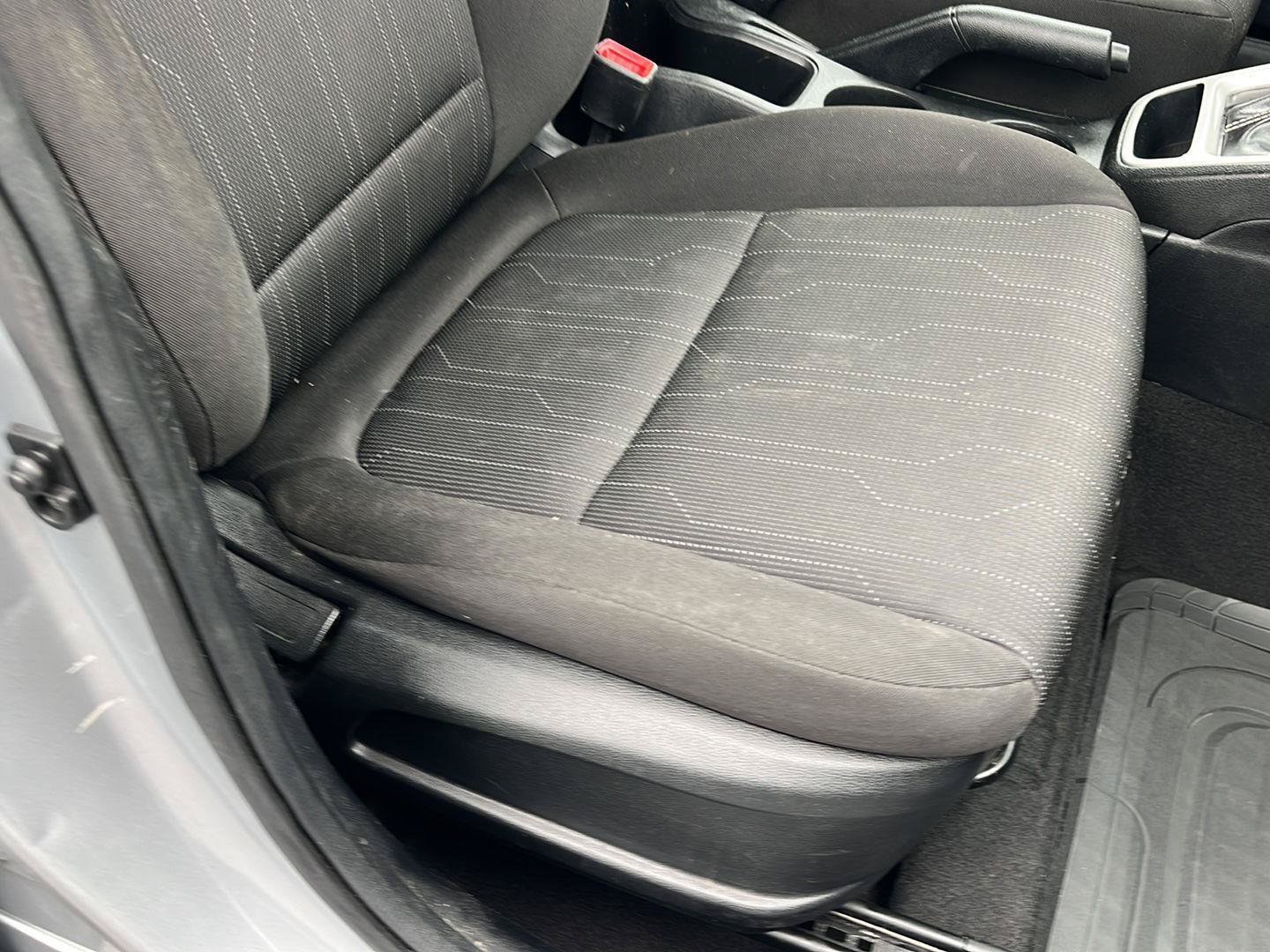 Used 2021 Hyundai Venue SE FWD image 29