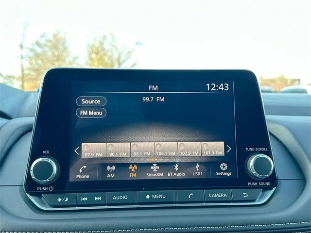 Used 2025 Nissan Rogue SV image 27