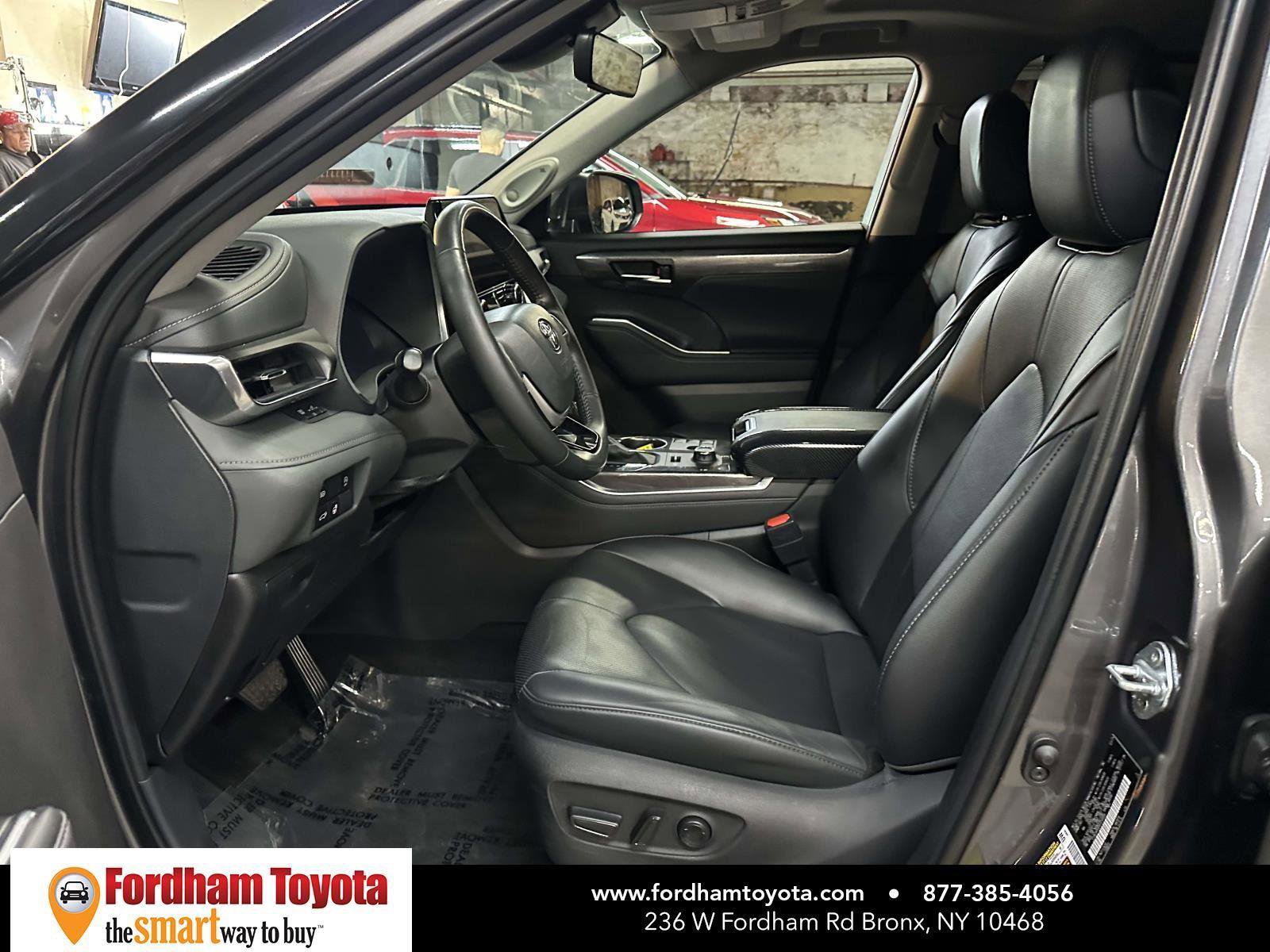 Used 2024 Toyota Highlander Limited image 14