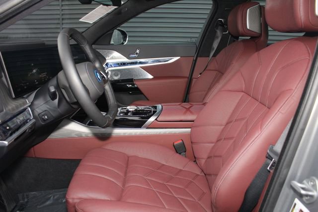 Used 2025 BMW i7 xDrive60 image 5