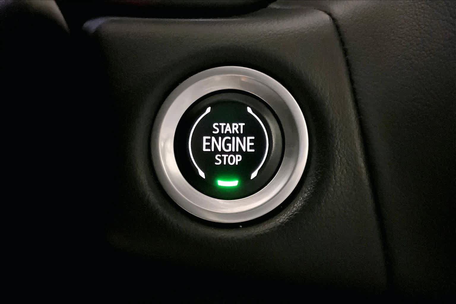 Certified 2021 GMC Yukon AT4 w/ AT4 Premium Plus Package AWD/4WD image 32