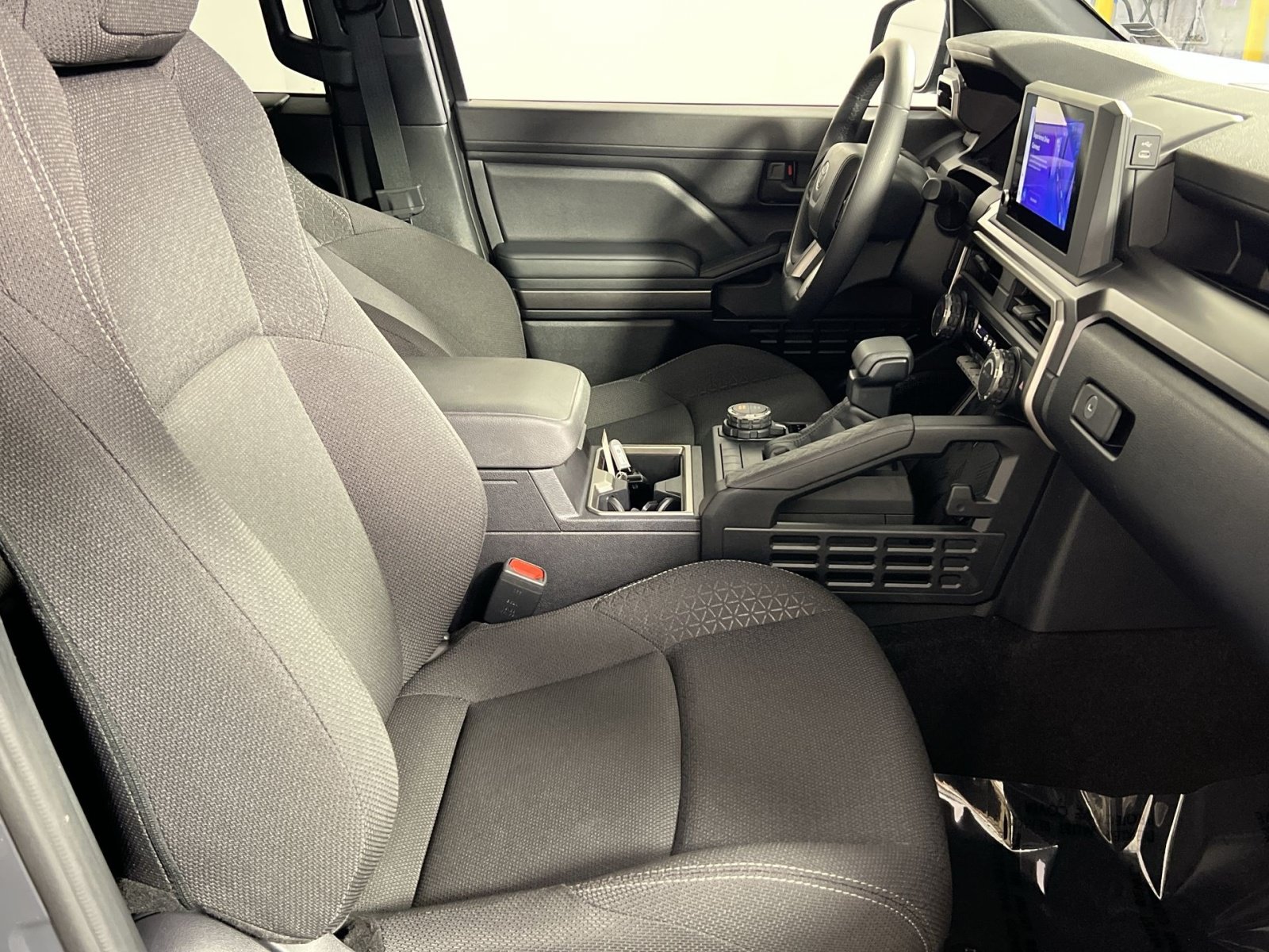 Used 2025 Toyota 4Runner SR5 AWD/4WD image 28