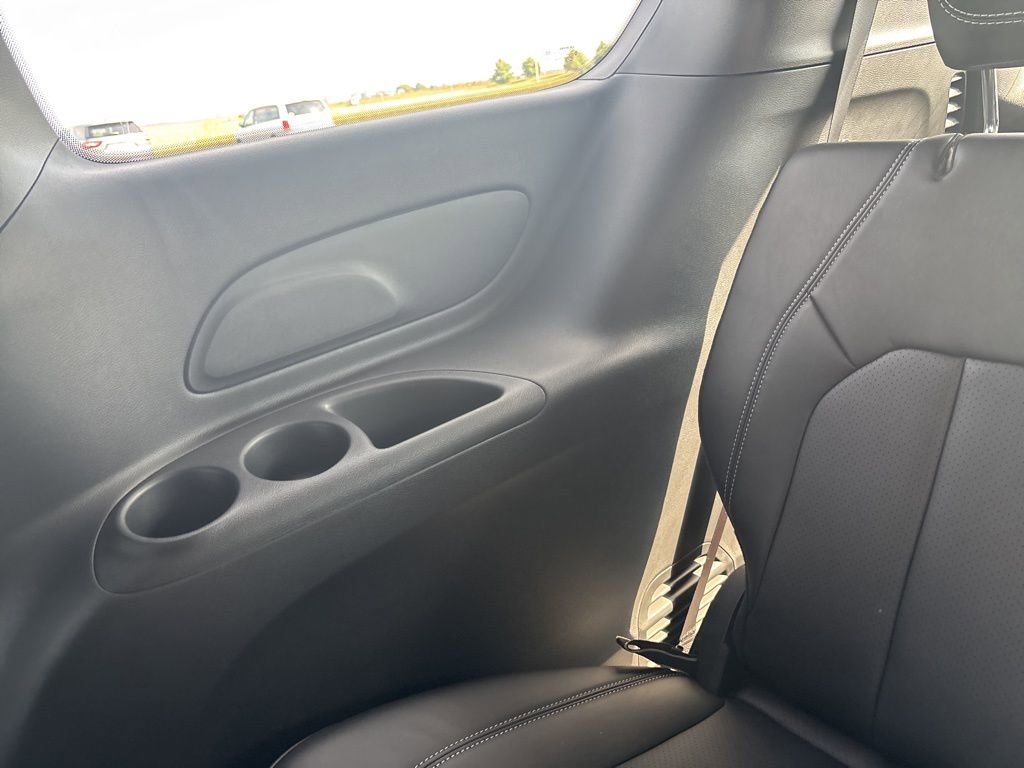 New 2026 Chrysler Pacifica Select image 38
