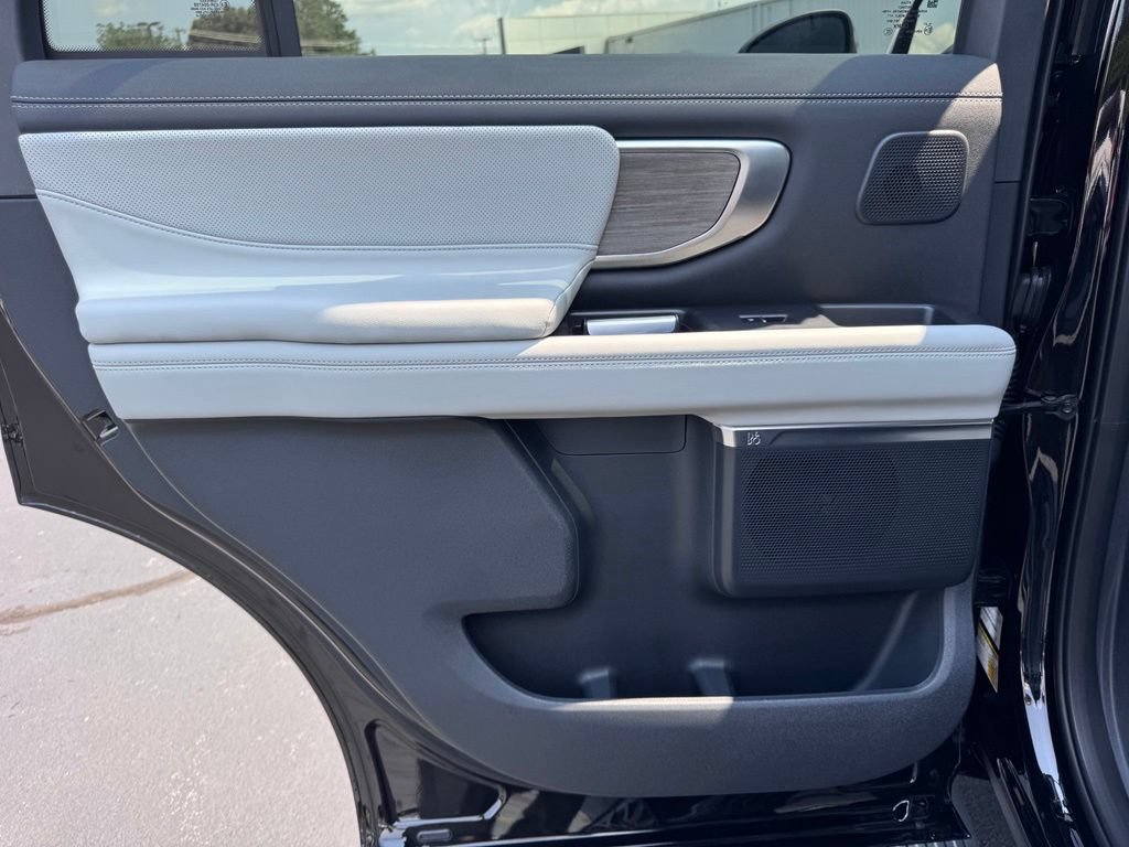 Used 2025 Ford Expedition Platinum w/ Platinum Ultimate Package AWD/4WD image 33